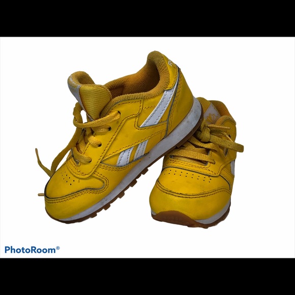 Toddler yellow Reebok sneaker sz7 - Picture 2 of 6